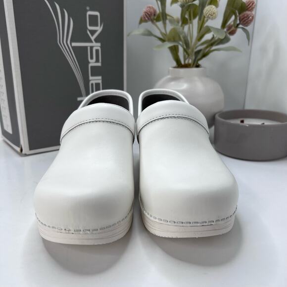 Dansko LT Pro Clog White Box Nursing Shoe Women 38/7.5 NWB Lightweight Comfort - Picture 2 of 11